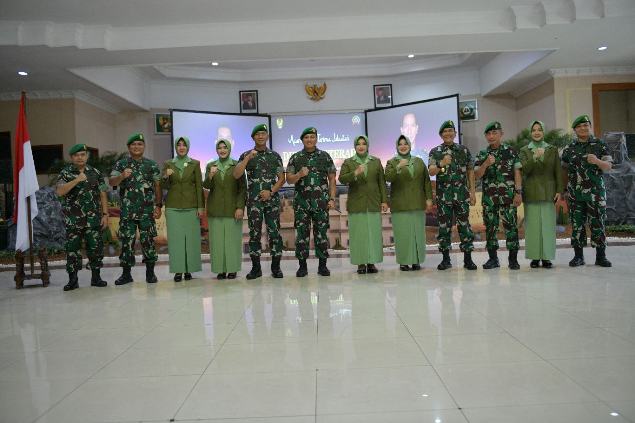 ACARA SERAH TERIMA JABATAN DIRUM PUSTERAD DAN TRADISI SATUAN PUSTERAD ...